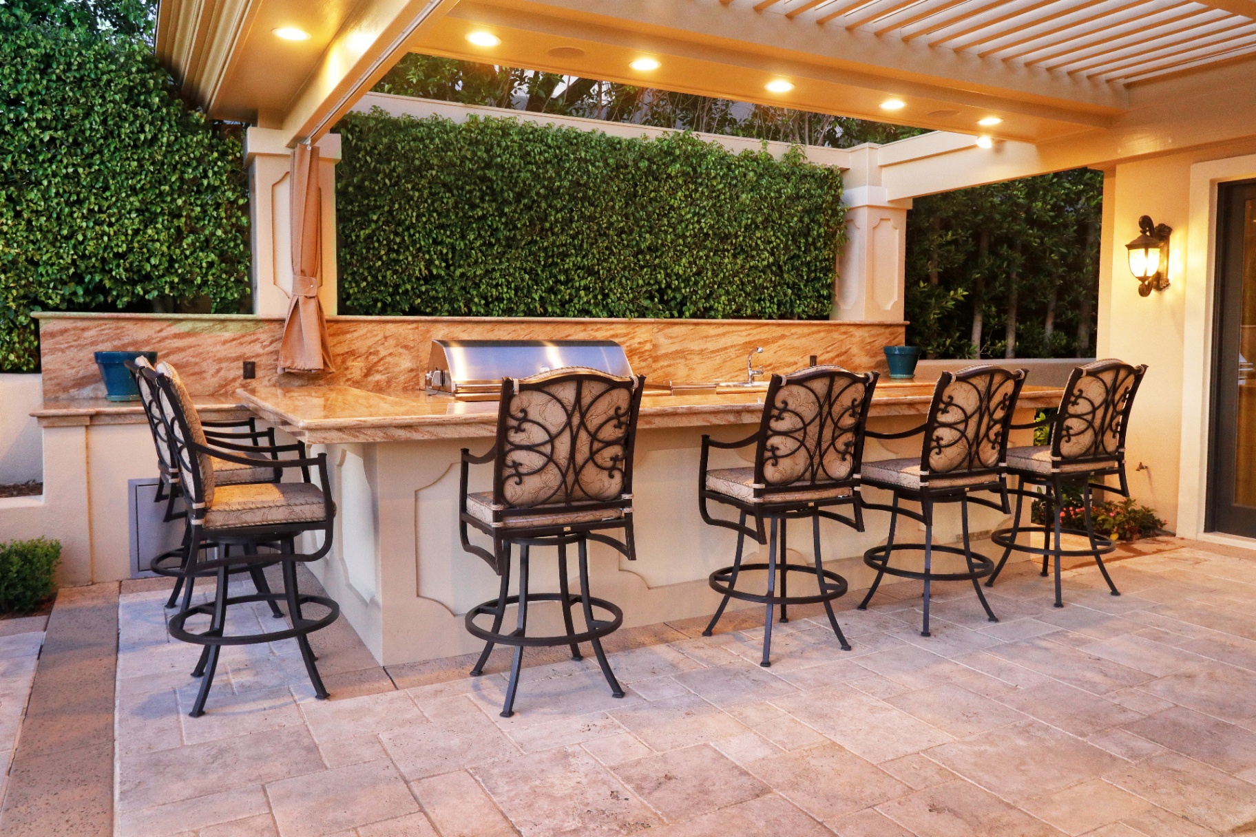 Pergola outdoor kitchen and bar, Brentwood